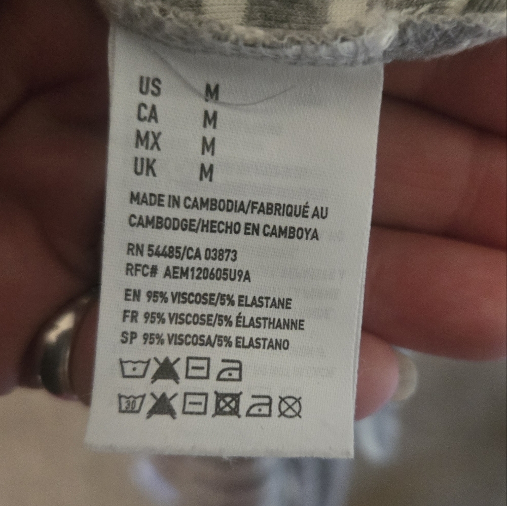 American Eagle- Soft & Sexy- Striped Gray and White Tank Top- Size Medium - Picture 7 of 9